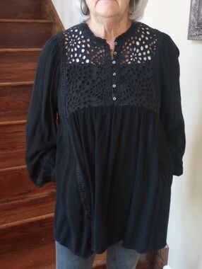 Boutique Black Lace Yoke Tunic